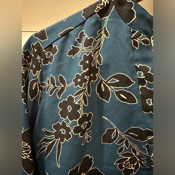 Lush Teal Floral Blouse- Size Medium - Picture 2 of 5